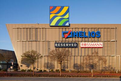 Project name: Riviera Shopping OutletColorcoat® Product used: Colorcoat Prisma®Colours: Ephyra and ZeusSystem Manufacturer: TrimoSystem: QbissYear built: 2013Location: Gdynia, PolandArchitect: Michalewicz&Tański