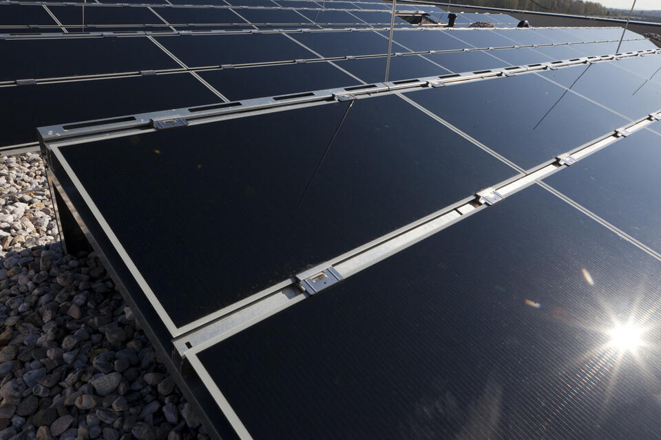 Solar-panels-magizinc-sun Solar-panels-magizinc-sun