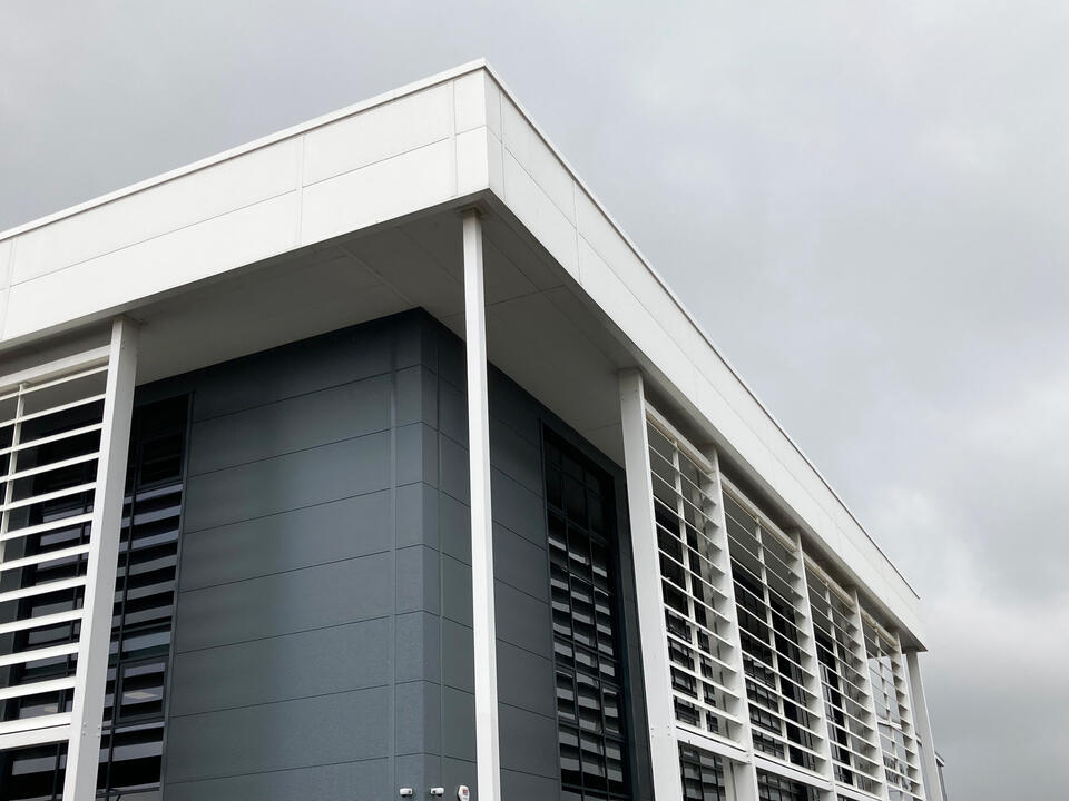 Mira Showers Building Systems UK Trimawall and Trimapanel - Tata Steel Mira Showers Building Systems UK Trimawall and Trimapanel - Tata Steel