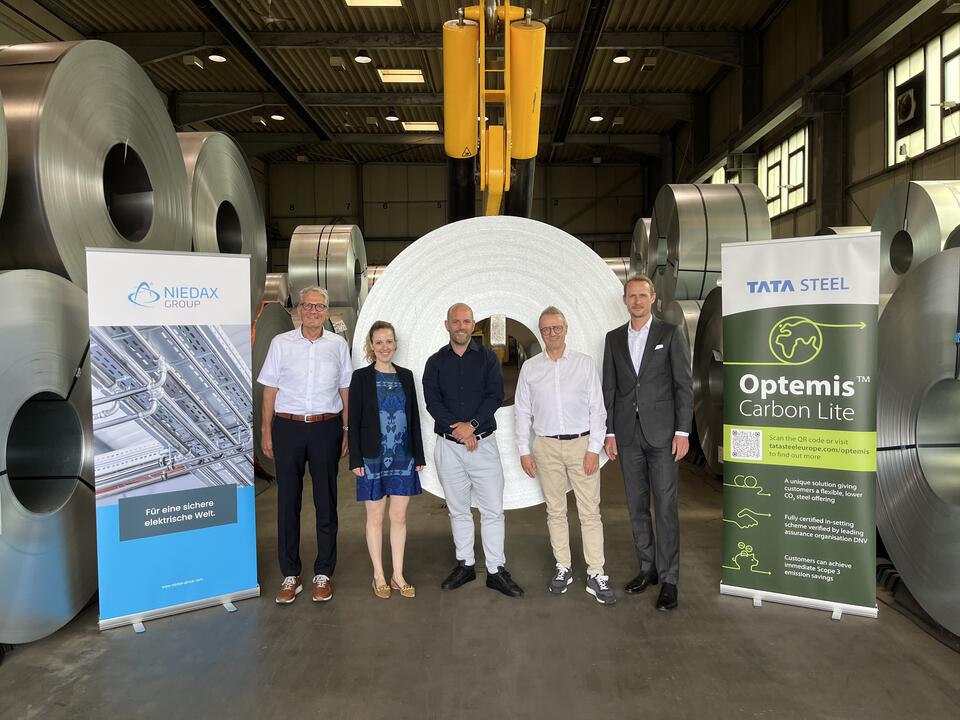 Tata Steel and Boecker Stahl teams receiving first Carbon Lite delivery Tata Steel and Boecker Stahl teams receiving first Carbon Lite delivery