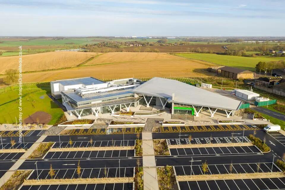 Photos courtesy of www.InspireDroneMedia.co.ukTata Steel products:	RoofDek structural metal deckingClient:			MOTOMain contractor:		Vinci ConstructionDecking contractor:	Sage Building Envelope Contractors Year:			2021  A long-awaited motorway service area 