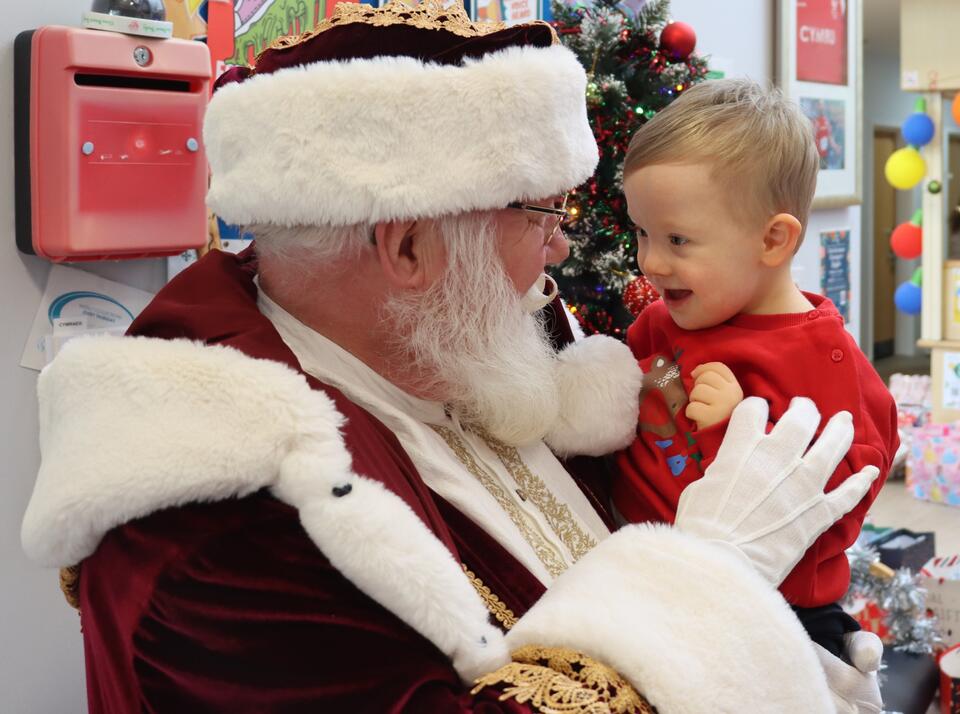 STEELWORKS SANTA AND BABY