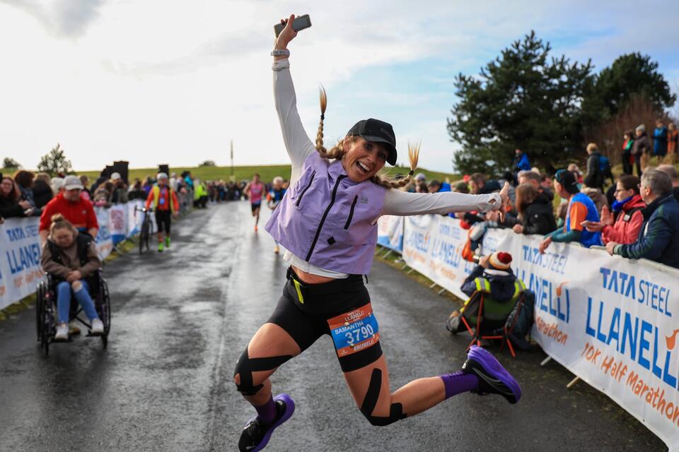 Woman jumps in air at race end
